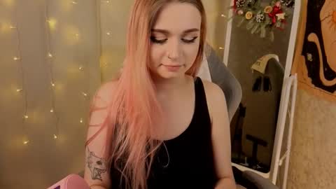 Snapshot of lucysbrain chatting on 01.11.26 Lucy online show from 01.11.26