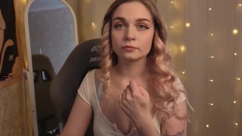 Snapshot of lucysbrain chatting on 02.07.26 Lucy online show from 02.07.26