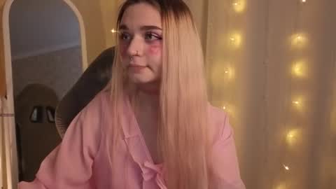 Snapshot of lucysbrain chatting on 02.14.26 Lucy online show from 02.14.26