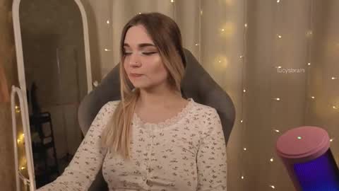 Snapshot of lucysbrain chatting on 03.11.26 Lucy online show from 03.11.26