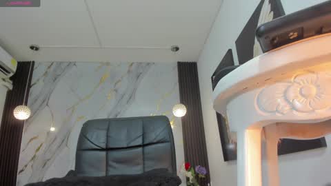 Snapshot of lucystell chatting on 01.12.25 Luciana online show from 01.12.25