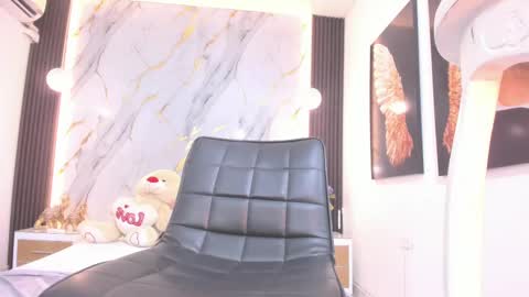 Snapshot of lucystell chatting on 03.09.25 Luciana online show from 03.09.25