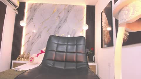 Snapshot of lucystell chatting on 03.11.25 Luciana online show from 03.11.25