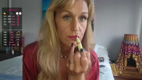 Snapshot of lucyvybes_and_gogert chatting on 12.19.25 Lucy Vybes and Go-Gert online show from 12.19.25