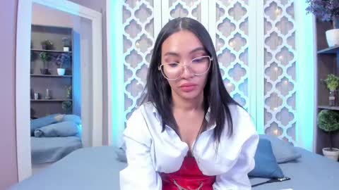 Snapshot of lucyy_liiu chatting on 03.04.25 Lucy Liiu online show from 03.04.25