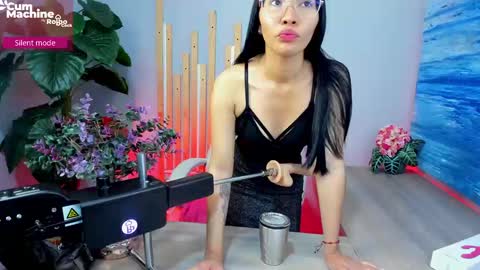 Snapshot of lucyy_liiu chatting on 09.09.25 Lucy Liiu online show from 09.09.25