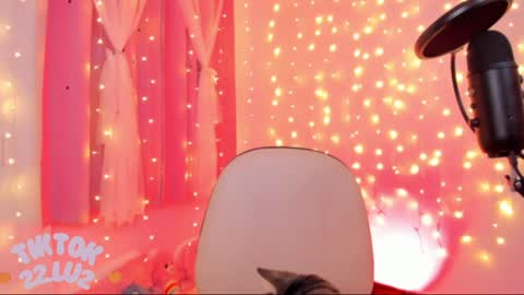 LUCYY FROM HOME  online show from 01.28.25