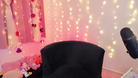 LUCYY FROM HOME  online show from 02.22.25