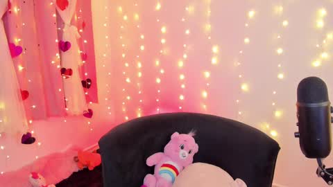 LUCYY FROM HOME  online show from 02.25.25