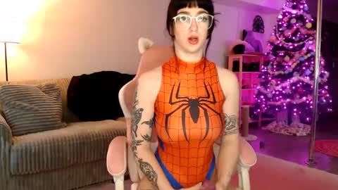 Snapshot of lucyyluvss chatting on 12.21.24 Lucy online show from 12.21.24