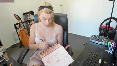lucyylux online show from 10.06.25