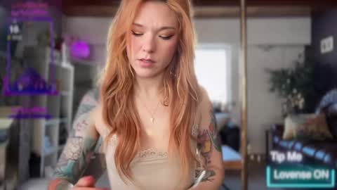 Snapshot of luebeam chatting on 02.18.25 Luubeam INSTA luubeammm TWITTER lunaisreallycu1 online show from 02.18.25