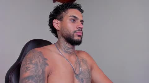 Snapshot of luigi1_ chatting on 02.11.26 Luigi Vitale online show from 02.11.26