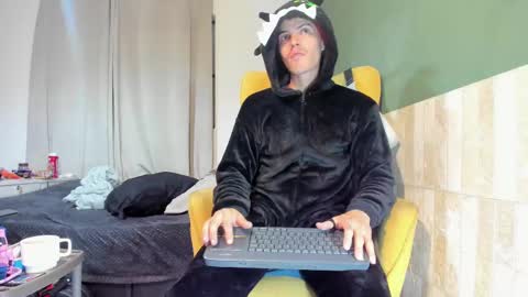 Luis AS online show from 02.23.25