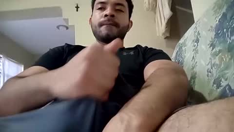 Snapshot of luis_hunk chatting on 11.13.25 Andrew online show from 11.13.25