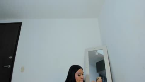 Snapshot of luisa_summer2 chatting on 12.28.24 Luisa Fernanda online show from 12.28.24