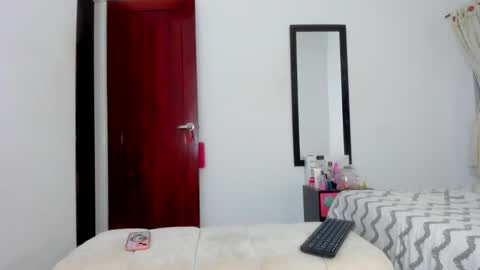 Snapshot of luisa_summer2 chatting on 11.19.25 Luisa Fernanda online show from 11.19.25