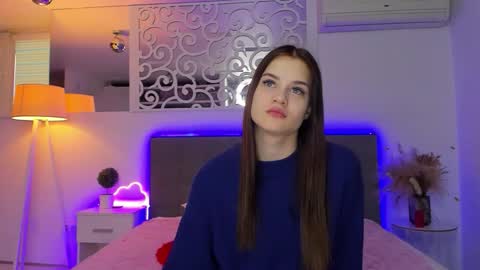 LuisaClover online show from 02.12.26