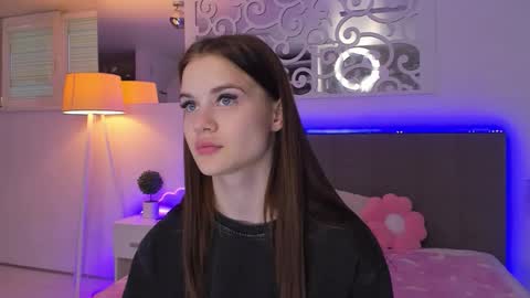 LuisaClover online show from 03.25.26