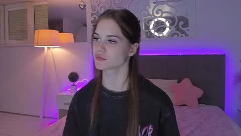 Snapshot of luisaclover chatting on 04.24.26 LuisaClover online show from 04.24.26