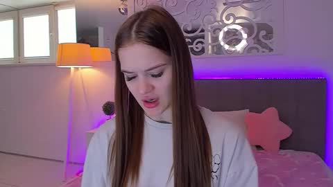Snapshot of luisaclover chatting on 04.29.26 LuisaClover online show from 04.29.26