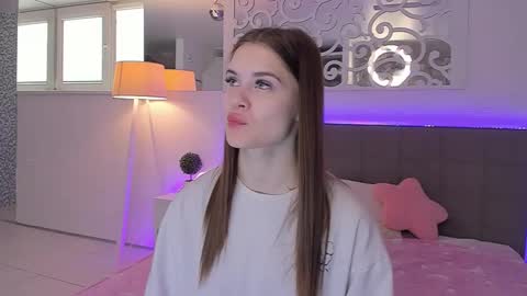 Snapshot of luisaclover chatting on 04.30.26 LuisaClover online show from 04.30.26