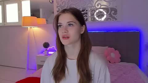 Snapshot of luisaclover chatting on 05.02.26 LuisaClover online show from 05.02.26