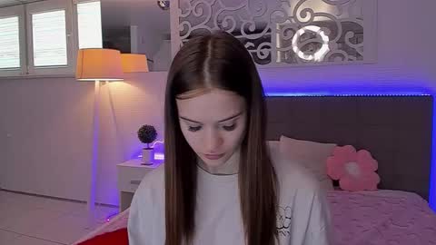 Snapshot of luisaclover chatting on 05.03.26 LuisaClover online show from 05.03.26