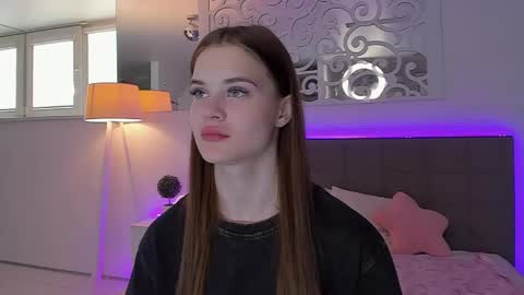 Snapshot of luisaclover chatting on 05.10.26 LuisaClover online show from 05.10.26