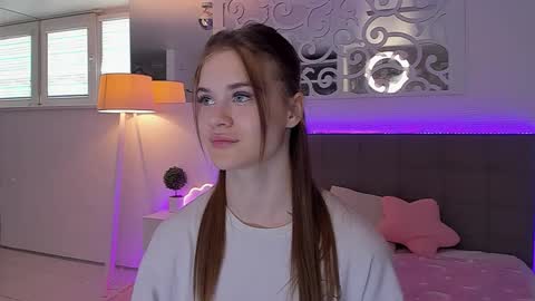 Snapshot of luisaclover chatting on 05.23.26 LuisaClover online show from 05.23.26