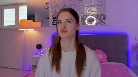 Snapshot of luisaclover chatting on 05.28.26 LuisaClover online show from 05.28.26