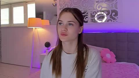 Snapshot of luisaclover chatting on 05.30.26 LuisaClover online show from 05.30.26