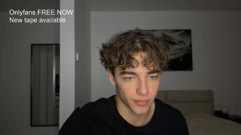 Snapshot of lukedesirable chatting on 12.02.25 lukedesirable online show from 12.02.25