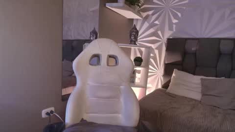 Snapshot of lullaby_charade_ chatting on 02.14.26 Cookie online show from 02.14.26