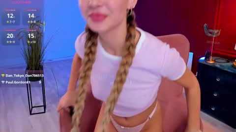 Snapshot of lullyfox chatting on 10.01.25 Cherie online show from 10.01.25