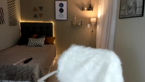 Lau  online show from 03.04.25