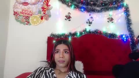 Snapshot of luluu_08 chatting on 12.14.24 LULU online show from 12.14.24