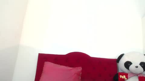 Snapshot of luluu_08 chatting on 01.22.25 LULU online show from 01.22.25