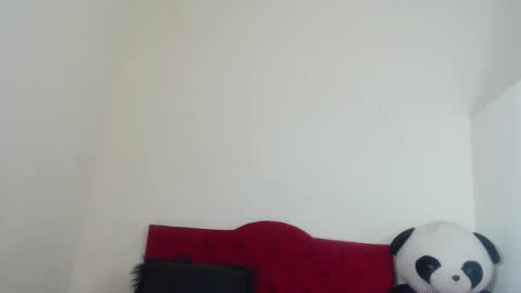 Snapshot of luluu_08 chatting on 02.06.25 LULU online show from 02.06.25