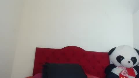 Snapshot of luluu_08 chatting on 02.08.25 LULU online show from 02.08.25