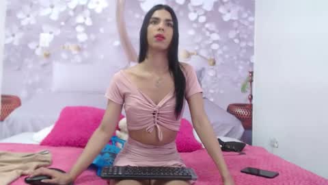 Snapshot of luluu_08 chatting on 09.20.25 LULU online show from 09.20.25