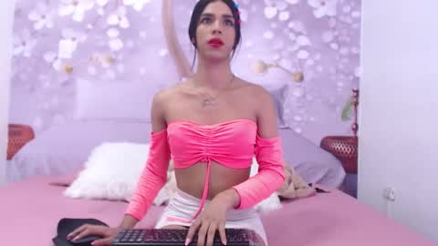 Snapshot of luluu_08 chatting on 09.24.25 LULU online show from 09.24.25