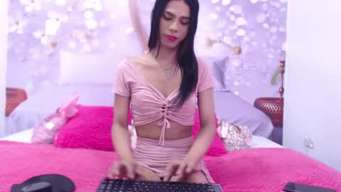 Snapshot of luluu_08 chatting on 10.04.25 LULU online show from 10.04.25