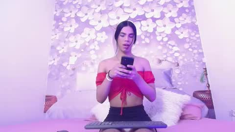 Snapshot of luluu_08 chatting on 10.16.25 LULU online show from 10.16.25