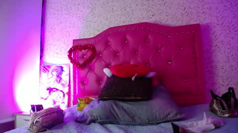 Snapshot of luly_blue chatting on 09.17.25 Luly online show from 09.17.25