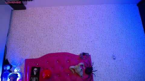 Snapshot of luly_blue chatting on 11.04.25 Luly online show from 11.04.25