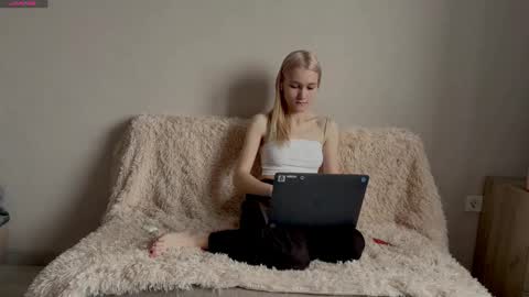 Snapshot of lumpyamsonia chatting on 11.27.25 lumpyamsonia online show from 11.27.25