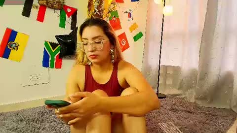 Snapshot of luna__velvet chatting on 06.24.26 luna__velvet online show from 06.24.26