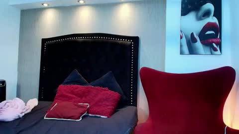 Luna And Titan  online show from 01.09.26