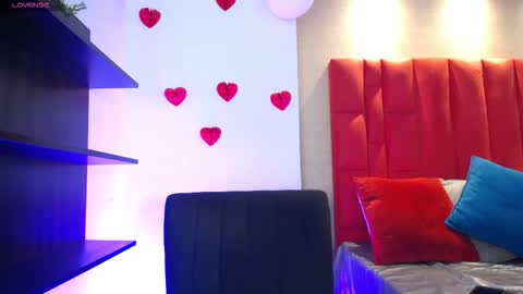 Luna And Titan  online show from 03.01.26